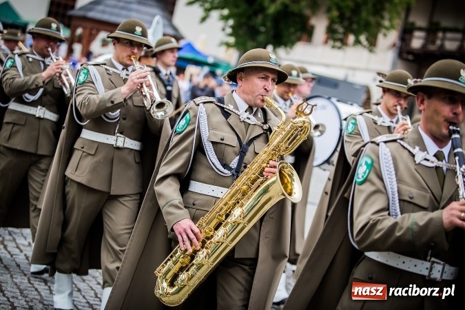 Zdjęcie w galerii na portalu naszraciborz.pl: XXVI rocznica powstania Straży Granicznej. Śląski Oddział z Raciborza ma nowy sztandar wiadomości z regionu