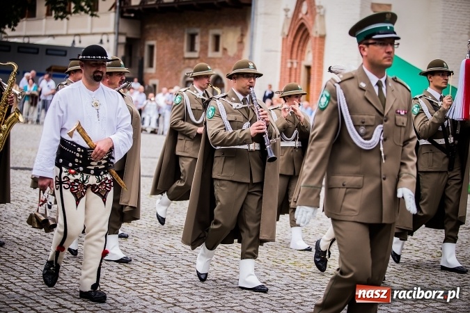 Zdjęcie w galerii na portalu naszraciborz.pl: XXVI rocznica powstania Straży Granicznej. Śląski Oddział z Raciborza ma nowy sztandar wiadomości z regionu