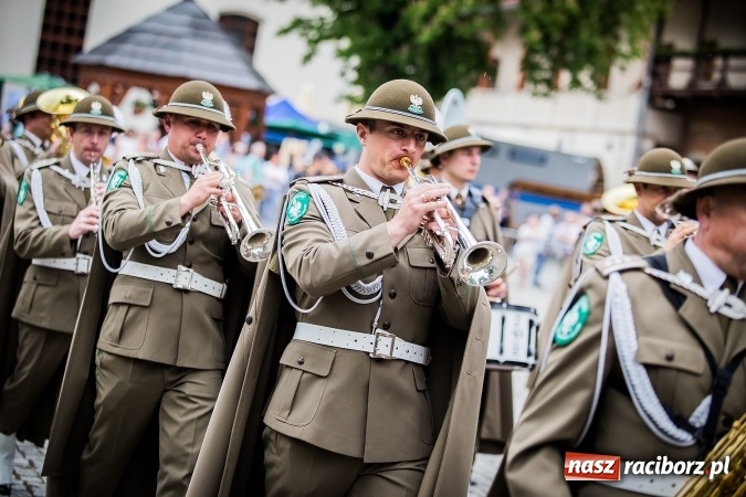 Zdjęcie w galerii na portalu naszraciborz.pl: XXVI rocznica powstania Straży Granicznej. Śląski Oddział z Raciborza ma nowy sztandar wiadomości z regionu