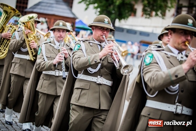 Zdjęcie w galerii na portalu naszraciborz.pl: XXVI rocznica powstania Straży Granicznej. Śląski Oddział z Raciborza ma nowy sztandar wiadomości z regionu