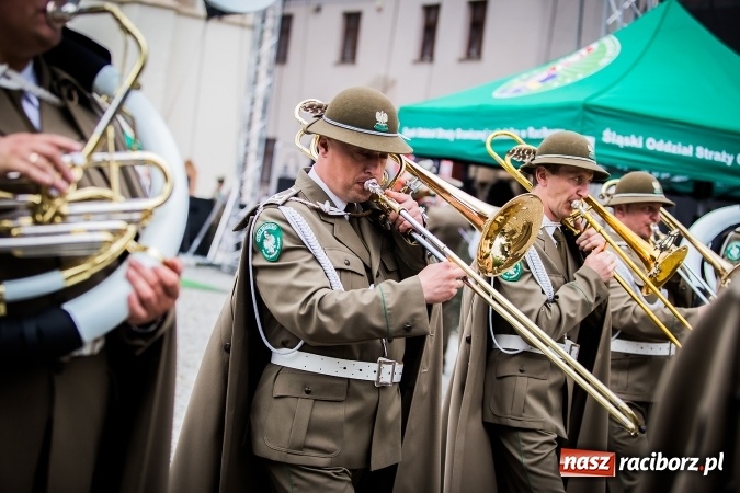 Zdjęcie w galerii na portalu naszraciborz.pl: XXVI rocznica powstania Straży Granicznej. Śląski Oddział z Raciborza ma nowy sztandar wiadomości z regionu