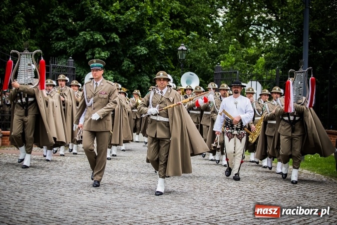 Zdjęcie w galerii na portalu naszraciborz.pl: XXVI rocznica powstania Straży Granicznej. Śląski Oddział z Raciborza ma nowy sztandar wiadomości z regionu