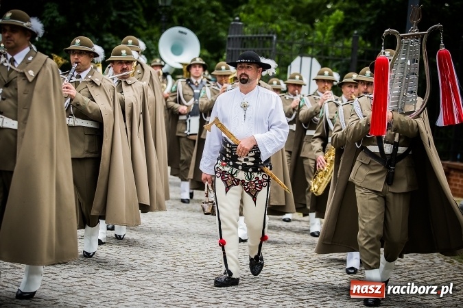 Zdjęcie w galerii na portalu naszraciborz.pl: XXVI rocznica powstania Straży Granicznej. Śląski Oddział z Raciborza ma nowy sztandar wiadomości z regionu
