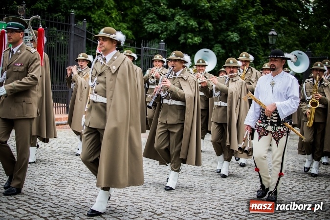 Zdjęcie w galerii na portalu naszraciborz.pl: XXVI rocznica powstania Straży Granicznej. Śląski Oddział z Raciborza ma nowy sztandar wiadomości z regionu
