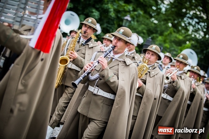 Zdjęcie w galerii na portalu naszraciborz.pl: XXVI rocznica powstania Straży Granicznej. Śląski Oddział z Raciborza ma nowy sztandar wiadomości z regionu