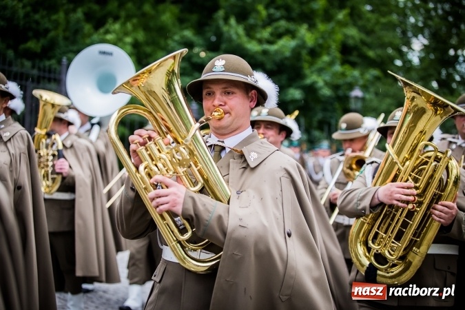 Zdjęcie w galerii na portalu naszraciborz.pl: XXVI rocznica powstania Straży Granicznej. Śląski Oddział z Raciborza ma nowy sztandar wiadomości z regionu