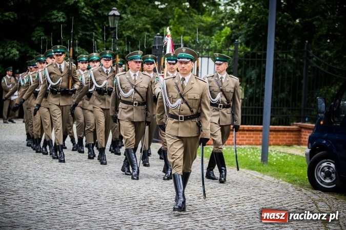 Zdjęcie w galerii na portalu naszraciborz.pl: XXVI rocznica powstania Straży Granicznej. Śląski Oddział z Raciborza ma nowy sztandar wiadomości z regionu