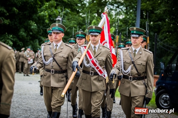 Zdjęcie w galerii na portalu naszraciborz.pl: XXVI rocznica powstania Straży Granicznej. Śląski Oddział z Raciborza ma nowy sztandar wiadomości z regionu