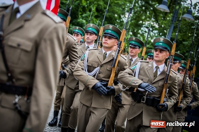 Zdjęcie w galerii na portalu naszraciborz.pl: XXVI rocznica powstania Straży Granicznej. Śląski Oddział z Raciborza ma nowy sztandar wiadomości z regionu