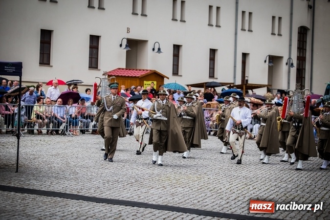 Zdjęcie w galerii na portalu naszraciborz.pl: XXVI rocznica powstania Straży Granicznej. Śląski Oddział z Raciborza ma nowy sztandar wiadomości z regionu