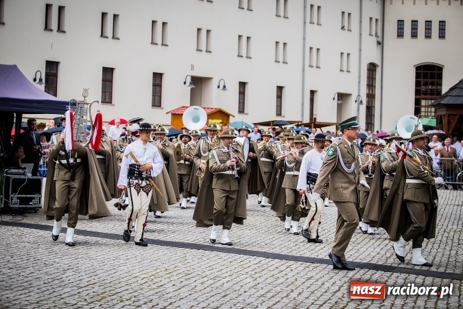 Zdjęcie w galerii na portalu naszraciborz.pl: XXVI rocznica powstania Straży Granicznej. Śląski Oddział z Raciborza ma nowy sztandar wiadomości z regionu