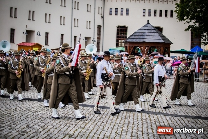 Zdjęcie w galerii na portalu naszraciborz.pl: XXVI rocznica powstania Straży Granicznej. Śląski Oddział z Raciborza ma nowy sztandar wiadomości z regionu