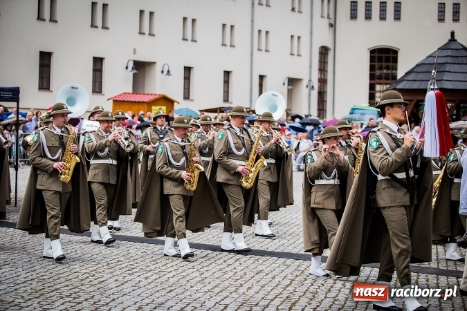 Zdjęcie w galerii na portalu naszraciborz.pl: XXVI rocznica powstania Straży Granicznej. Śląski Oddział z Raciborza ma nowy sztandar wiadomości z regionu