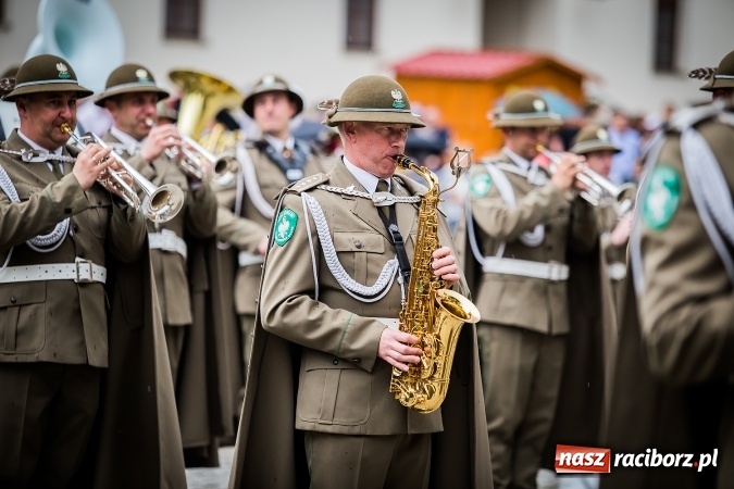 Zdjęcie w galerii na portalu naszraciborz.pl: XXVI rocznica powstania Straży Granicznej. Śląski Oddział z Raciborza ma nowy sztandar wiadomości z regionu