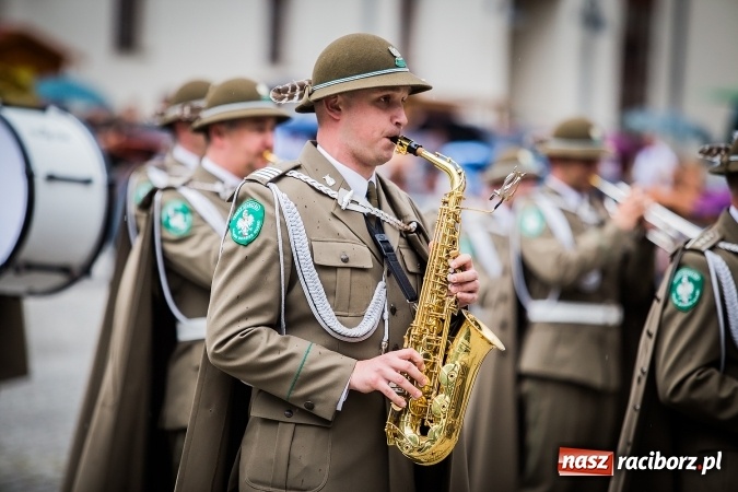 Zdjęcie w galerii na portalu naszraciborz.pl: XXVI rocznica powstania Straży Granicznej. Śląski Oddział z Raciborza ma nowy sztandar wiadomości z regionu