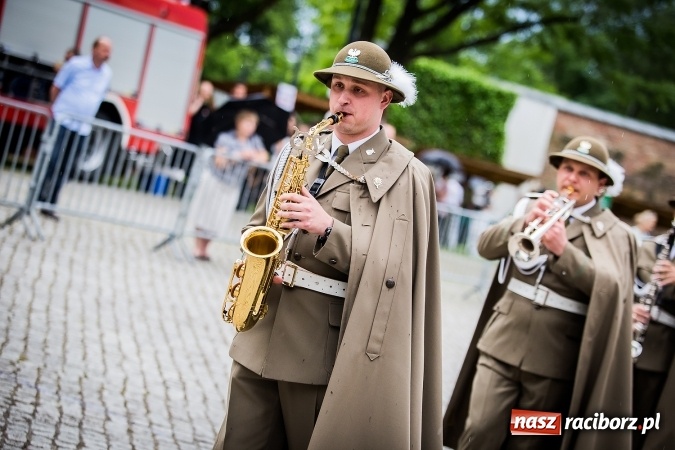 Zdjęcie w galerii na portalu naszraciborz.pl: XXVI rocznica powstania Straży Granicznej. Śląski Oddział z Raciborza ma nowy sztandar wiadomości z regionu