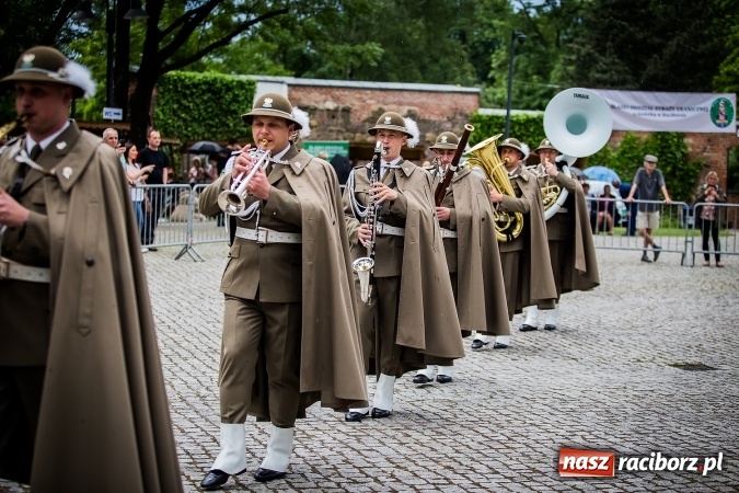 Zdjęcie w galerii na portalu naszraciborz.pl: XXVI rocznica powstania Straży Granicznej. Śląski Oddział z Raciborza ma nowy sztandar wiadomości z regionu