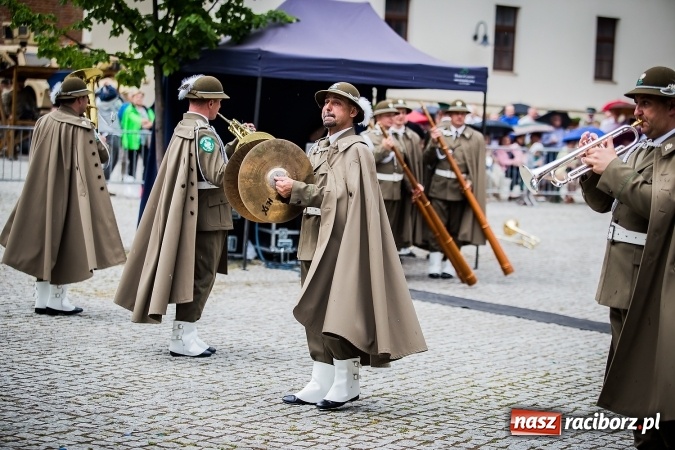 Zdjęcie w galerii na portalu naszraciborz.pl: XXVI rocznica powstania Straży Granicznej. Śląski Oddział z Raciborza ma nowy sztandar wiadomości z regionu