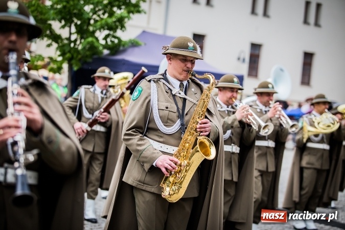 Zdjęcie w galerii na portalu naszraciborz.pl: XXVI rocznica powstania Straży Granicznej. Śląski Oddział z Raciborza ma nowy sztandar wiadomości z regionu