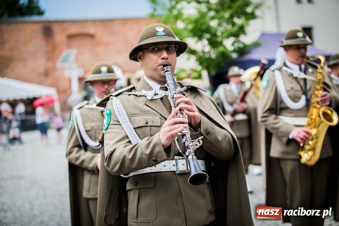 Zdjęcie w galerii na portalu naszraciborz.pl: XXVI rocznica powstania Straży Granicznej. Śląski Oddział z Raciborza ma nowy sztandar wiadomości z regionu