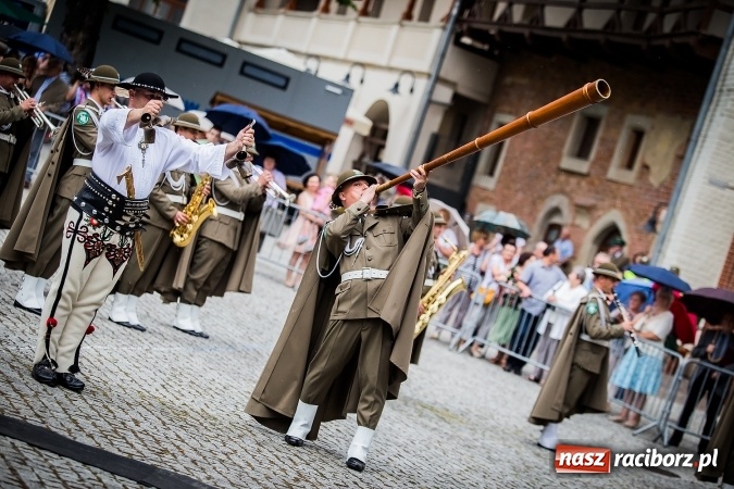 Zdjęcie w galerii na portalu naszraciborz.pl: XXVI rocznica powstania Straży Granicznej. Śląski Oddział z Raciborza ma nowy sztandar wiadomości z regionu