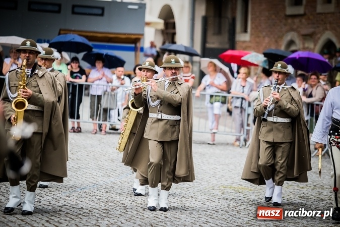 Zdjęcie w galerii na portalu naszraciborz.pl: XXVI rocznica powstania Straży Granicznej. Śląski Oddział z Raciborza ma nowy sztandar wiadomości z regionu