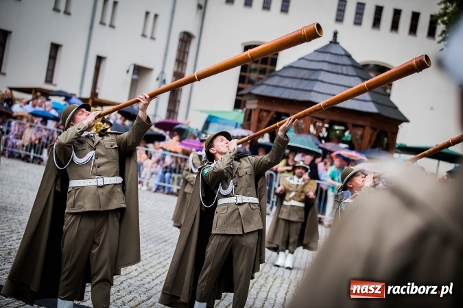 Zdjęcie w galerii na portalu naszraciborz.pl: XXVI rocznica powstania Straży Granicznej. Śląski Oddział z Raciborza ma nowy sztandar wiadomości z regionu