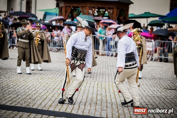 Zdjęcie w galerii na portalu naszraciborz.pl: XXVI rocznica powstania Straży Granicznej. Śląski Oddział z Raciborza ma nowy sztandar wiadomości z regionu