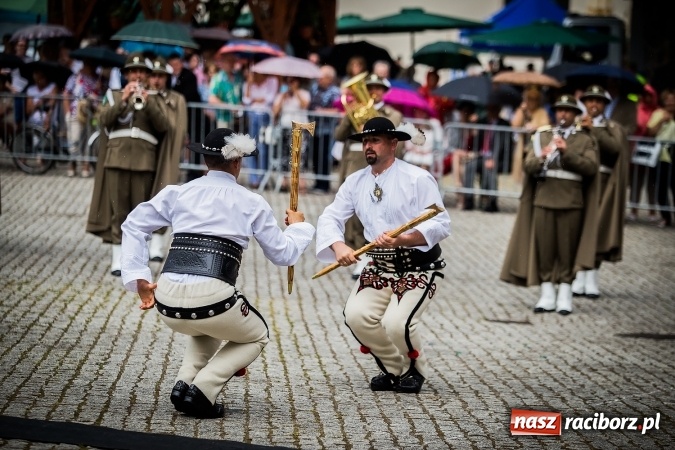 Zdjęcie w galerii na portalu naszraciborz.pl: XXVI rocznica powstania Straży Granicznej. Śląski Oddział z Raciborza ma nowy sztandar wiadomości z regionu