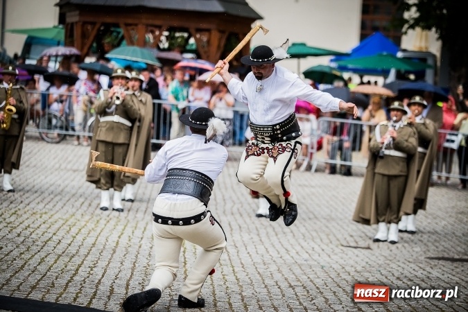Zdjęcie w galerii na portalu naszraciborz.pl: XXVI rocznica powstania Straży Granicznej. Śląski Oddział z Raciborza ma nowy sztandar wiadomości z regionu