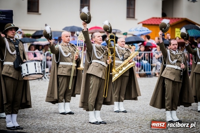Zdjęcie w galerii na portalu naszraciborz.pl: XXVI rocznica powstania Straży Granicznej. Śląski Oddział z Raciborza ma nowy sztandar wiadomości z regionu