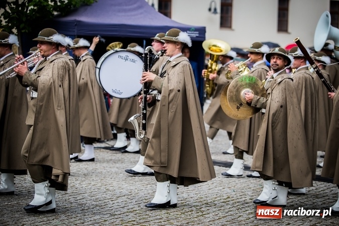 Zdjęcie w galerii na portalu naszraciborz.pl: XXVI rocznica powstania Straży Granicznej. Śląski Oddział z Raciborza ma nowy sztandar wiadomości z regionu