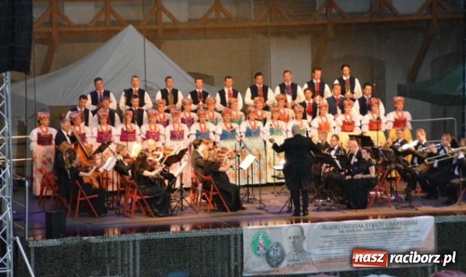 Zdjęcie w galerii na portalu naszraciborz.pl: XXVI rocznica powstania Straży Granicznej. Śląski Oddział z Raciborza ma nowy sztandar wiadomości z regionu