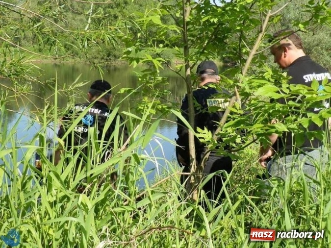 Zdjęcie w galerii na portalu naszraciborz.pl: Wspólny patrol Społecznej Straży Rybackiej i raciborskich policjantów  wiadomości z regionu