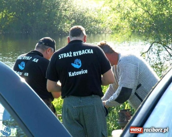 Zdjęcie w galerii na portalu naszraciborz.pl: Wspólny patrol Społecznej Straży Rybackiej i raciborskich policjantów  wiadomości z regionu