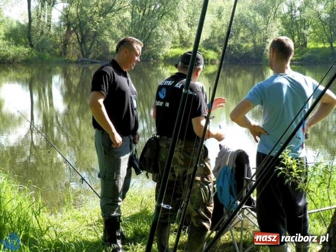 Zdjęcie w galerii na portalu naszraciborz.pl: Wspólny patrol Społecznej Straży Rybackiej i raciborskich policjantów  wiadomości z regionu