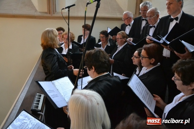 Zdjęcie w galerii na portalu naszraciborz.pl: Zespół Pieśni i Tańca Śląsk wystąpił na raciborskim Zamku Piastowskim  wiadomości z regionu