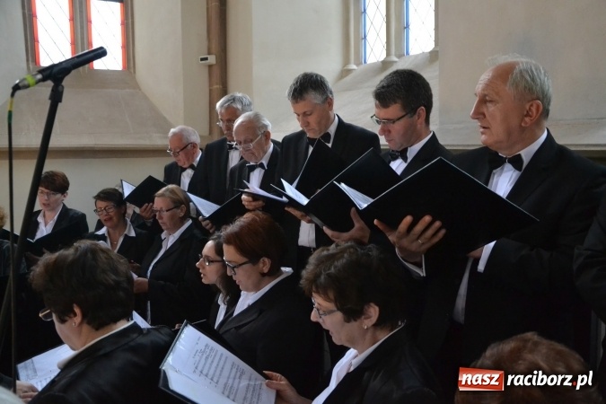 Zdjęcie w galerii na portalu naszraciborz.pl: Zespół Pieśni i Tańca Śląsk wystąpił na raciborskim Zamku Piastowskim  wiadomości z regionu