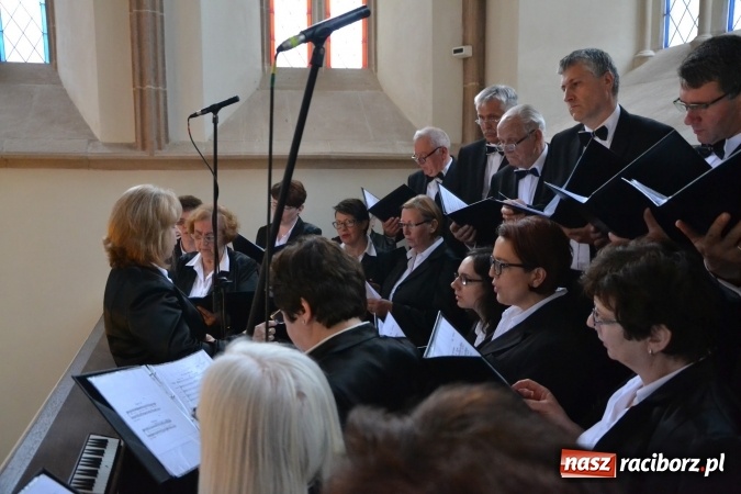 Zdjęcie w galerii na portalu naszraciborz.pl: Zespół Pieśni i Tańca Śląsk wystąpił na raciborskim Zamku Piastowskim  wiadomości z regionu