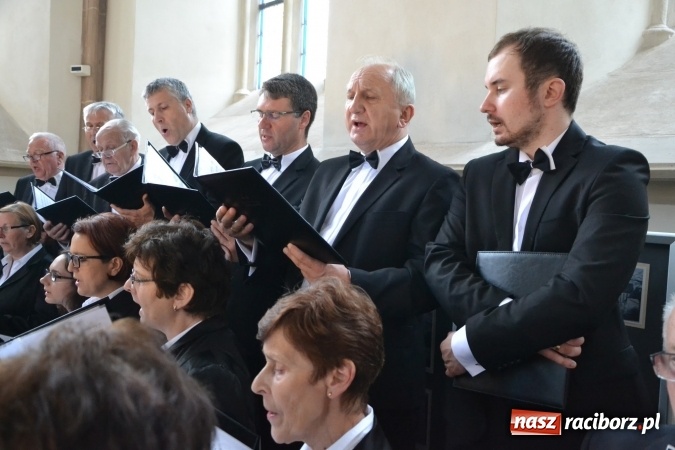 Zdjęcie w galerii na portalu naszraciborz.pl: Zespół Pieśni i Tańca Śląsk wystąpił na raciborskim Zamku Piastowskim  wiadomości z regionu