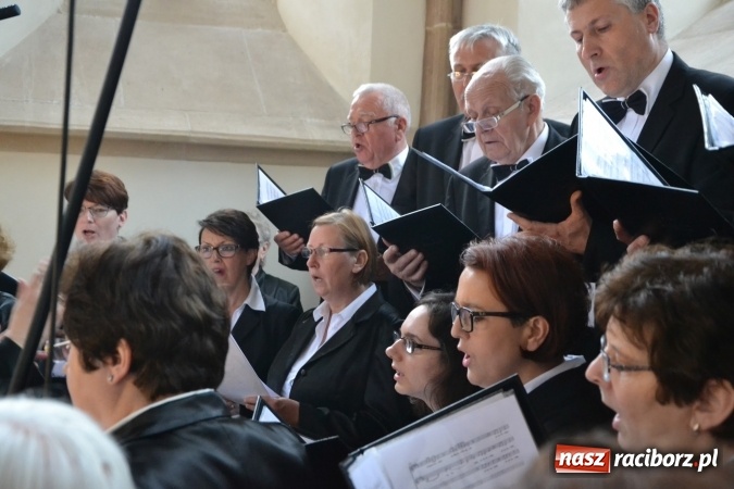 Zdjęcie w galerii na portalu naszraciborz.pl: Zespół Pieśni i Tańca Śląsk wystąpił na raciborskim Zamku Piastowskim  wiadomości z regionu