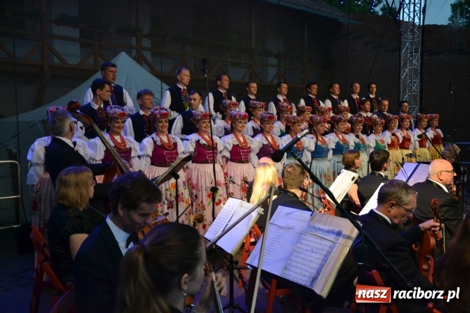 Zdjęcie w galerii na portalu naszraciborz.pl: Zespół Pieśni i Tańca Śląsk wystąpił na raciborskim Zamku Piastowskim  wiadomości z regionu