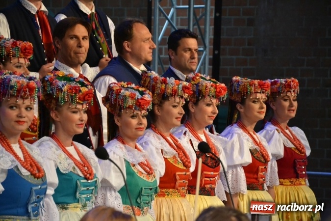 Zdjęcie w galerii na portalu naszraciborz.pl: Zespół Pieśni i Tańca Śląsk wystąpił na raciborskim Zamku Piastowskim  wiadomości z regionu