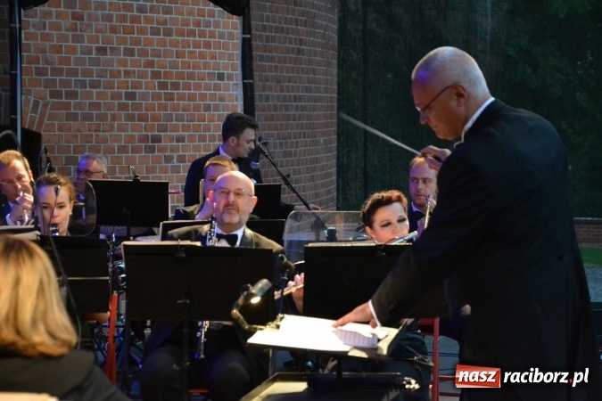 Zdjęcie w galerii na portalu naszraciborz.pl: Zespół Pieśni i Tańca Śląsk wystąpił na raciborskim Zamku Piastowskim  wiadomości z regionu