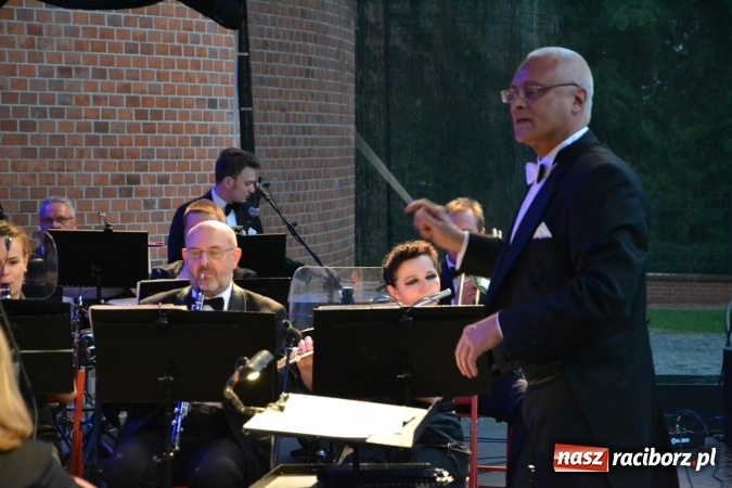 Zdjęcie w galerii na portalu naszraciborz.pl: Zespół Pieśni i Tańca Śląsk wystąpił na raciborskim Zamku Piastowskim  wiadomości z regionu