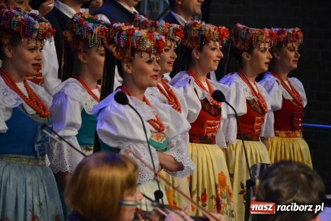Zdjęcie w galerii na portalu naszraciborz.pl: Zespół Pieśni i Tańca Śląsk wystąpił na raciborskim Zamku Piastowskim  wiadomości z regionu