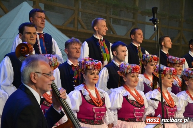Zdjęcie w galerii na portalu naszraciborz.pl: Zespół Pieśni i Tańca Śląsk wystąpił na raciborskim Zamku Piastowskim  wiadomości z regionu