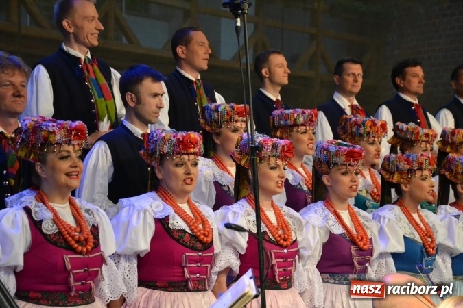 Zdjęcie w galerii na portalu naszraciborz.pl: Zespół Pieśni i Tańca Śląsk wystąpił na raciborskim Zamku Piastowskim  wiadomości z regionu