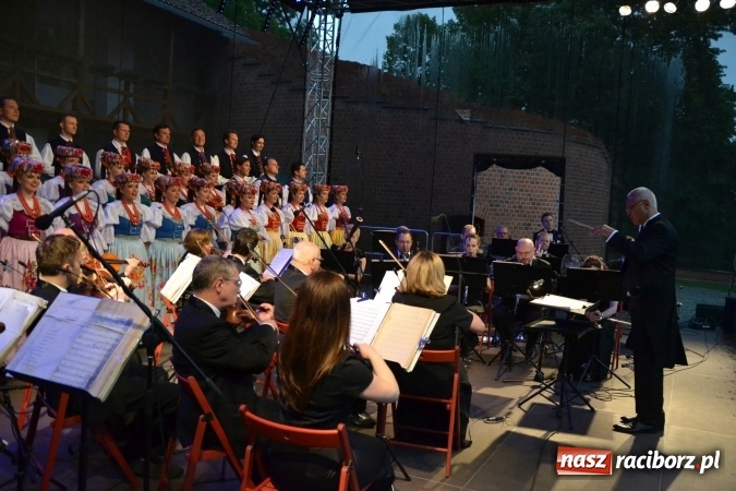 Zdjęcie w galerii na portalu naszraciborz.pl: Zespół Pieśni i Tańca Śląsk wystąpił na raciborskim Zamku Piastowskim  wiadomości z regionu