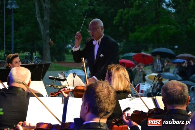 Zdjęcie w galerii na portalu naszraciborz.pl: Zespół Pieśni i Tańca Śląsk wystąpił na raciborskim Zamku Piastowskim  wiadomości z regionu